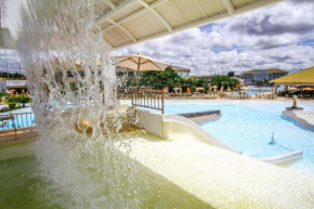 Lacqua diroma - Ótimas Suítes - Park aquático 24h - PISCINA DE ONDAS , Com roupa de cama e banho